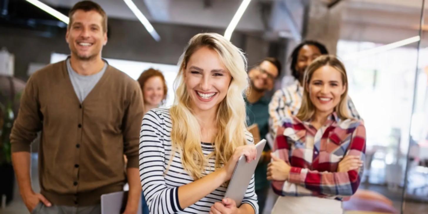 Teilnehmer arbeiten mit Analysewerkzeugen